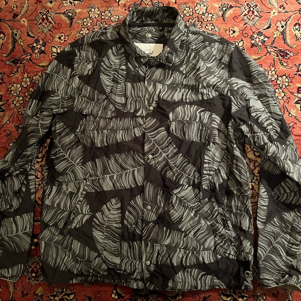 Herschel voyage packable windbreaker coach jacket Silver and black leaf pattern